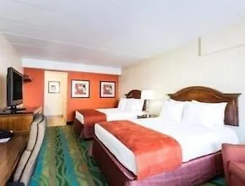 Howard Johnson By Wyndham Virginia Beach At The Beach Hotel