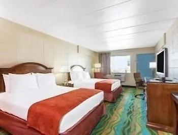 Howard Johnson By Wyndham Virginia Beach At The Beach