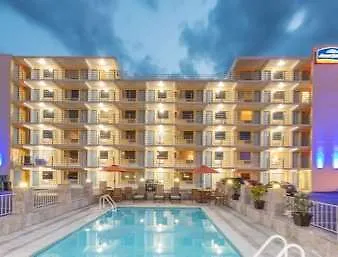 Howard Johnson By Wyndham Virginia Beach At The Beach Otel